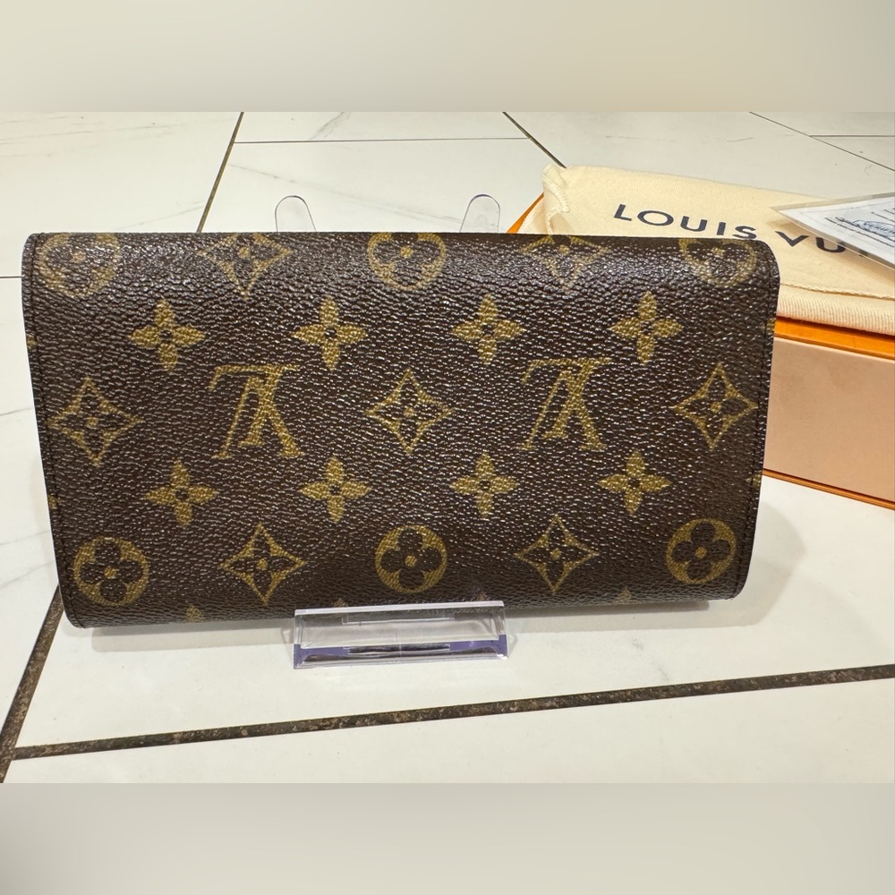 Louis Vuitton Brown Monogram Sarah Wallet-Authentic-Comes with COA, box-dust bag - Picture 3 of 12